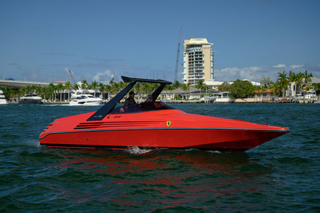 1990 Riva Ferrari 32 Speedboat 1990 Riva Ferrari 32 Speedboat