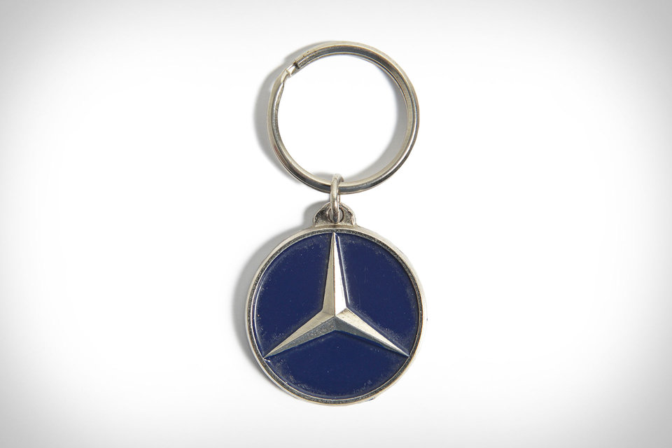 Metal car logo keychain for Mercedes-Benz keyring price in UAE