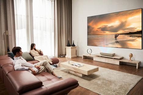 LG HU915QE 4K UST Laser Projector LG HU915QE 4K UST Laser Projector