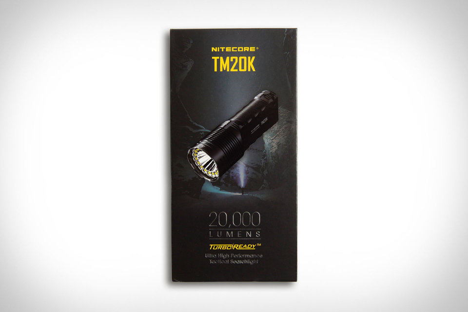 Linterna NITECORE TM20K 20.000 Lúmenes - Recargable, IP68, 19 LEDs, Alcance 317 M