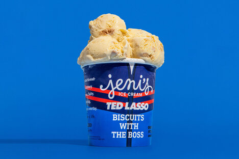 Biscuits à la crème glacée splendides de Ted Lasso x Jeni avec la crème glacée Boss