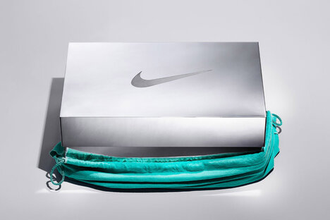 Tiffany & Co. x Nike Air Force 1 1837 Shoebox Tiffany & Co. x Nike Air Force 1 1837 Shoebox