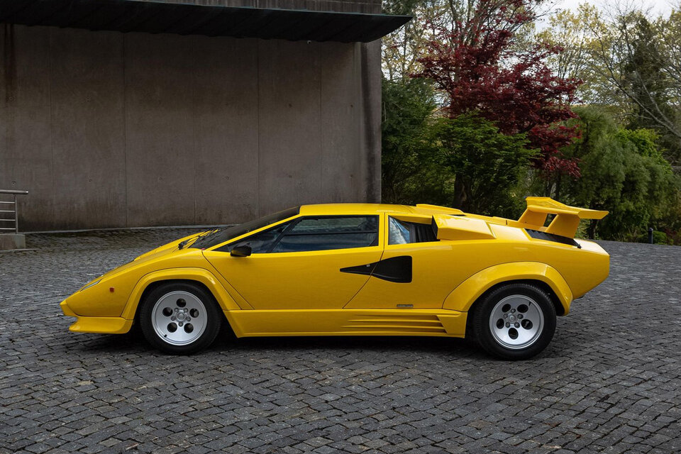 1988 Lamborghini Countach LP5000 Quattrovalvole | Uncrate