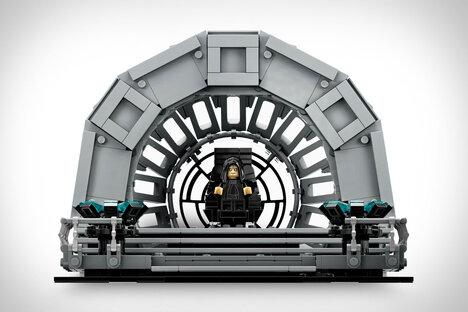 LEGO Star Wars Emperor's Throne Room Diorama LEGO Star Wars Emperor's Throne Room Diorama
