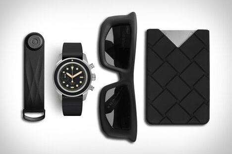 日常携带：橡胶