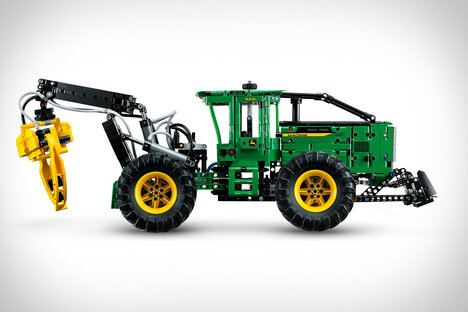 LEGO John Deere 948L-II Skidder LEGO John Deere 948L-II Skidder