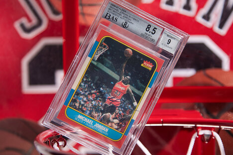 2006 Fleer Buyback Michael Jordan Autographed Rookie Card 2006 Fleer Buyback Michael Jordan Autographed Rookie Card