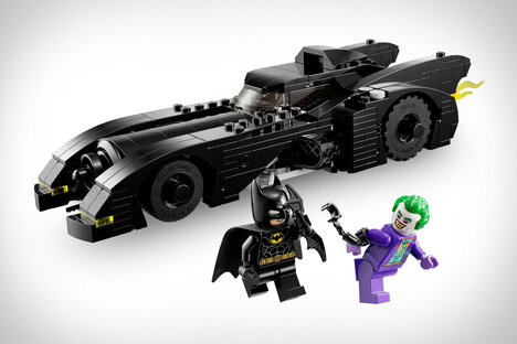 LEGO Batman 1989 Batmobile Joker Chase LEGO Batman 1989 Batmobile Joker Chase