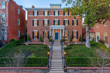 Jackie O&#39;s Georgetown Estate