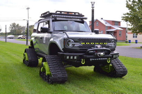 Ford Bronco Quad-Track SUV Ford Bronco Quad-Track SUV