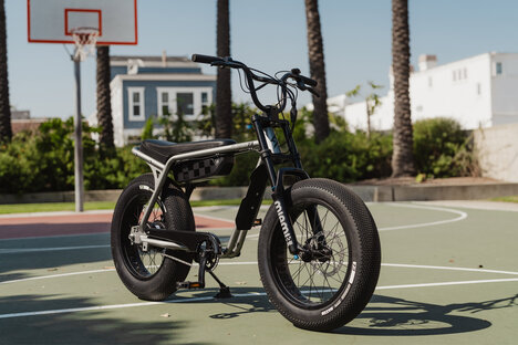 Super73 Blackout 系列电动自行车