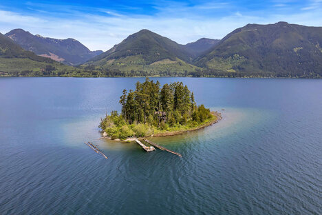 Cowichan Lake Island Nr. 7