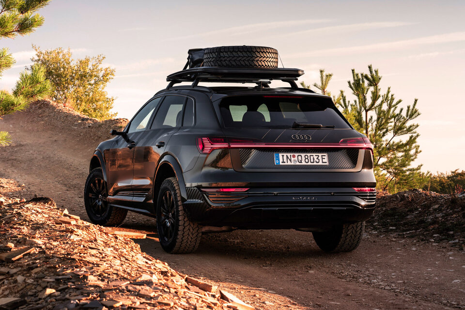 Audi Q E Tron Edition Dakar Suv Uncrate