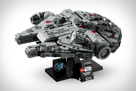 LEGO Millennium Falcon LEGO Millennium Falcon