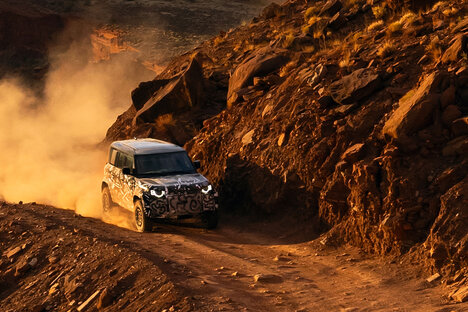 路虎卫士 OCTA SUV