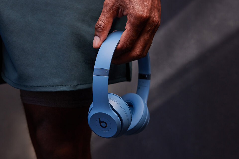Bang & Olufsen Beoplay Eleven Wireless Earphones | Uncrate Bang & Olufsen Beoplay Eleven Wireless Earphones | Uncrate