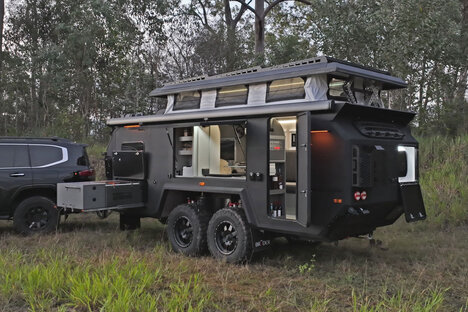 Bruder EXP-7 Adventure Camper Bruder EXP-7 Adventure Camper