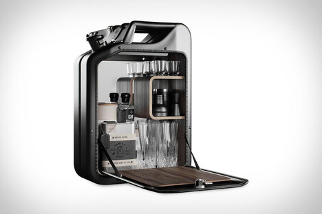 Meuble de bar en bidon d'essence britannique de la Seconde Guerre mondiale récupéré