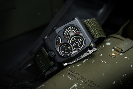 Urwerk EMC SR-71 Watch