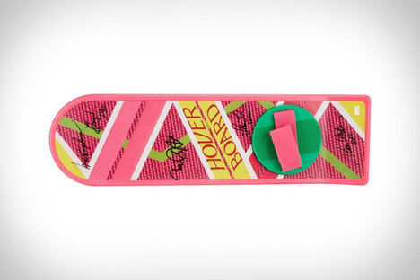 Hoverboard BTTF II signé par le casting