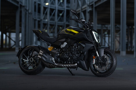 2025 Ducati Diavel V4 Black Roadster Motorcycle 2025 Ducati Diavel V4 Black Roadster Motorcycle