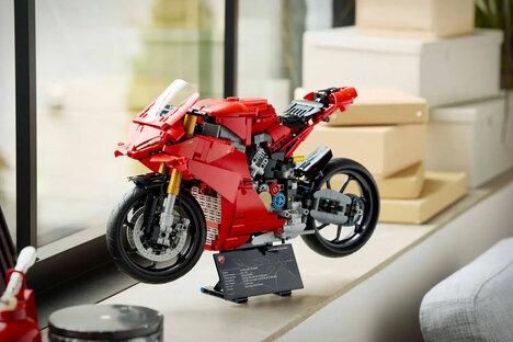 LEGO Ducati Panigale V4 S Motorcycle