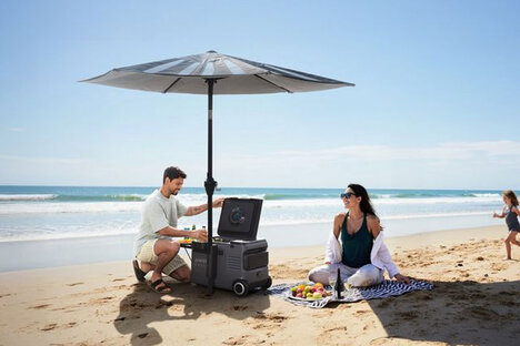 Anker Solix Solar Beach Umbrella Anker Solix Solar Beach Umbrella