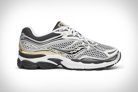 サッカニー プログリッド オムニ 9 メッシュ ランニングシューズ