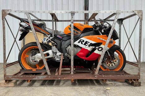 Crated 2005 Honda CBR1000RR SC57 Fireblade Motorcycle Crated 2005 Honda CBR1000RR SC57 Fireblade Motorcycle