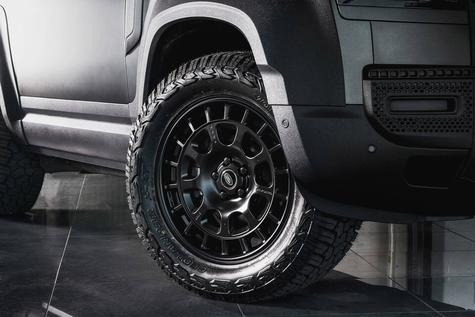 Concepto Kahn Design x CTC Defender 90 001 | Uncrate