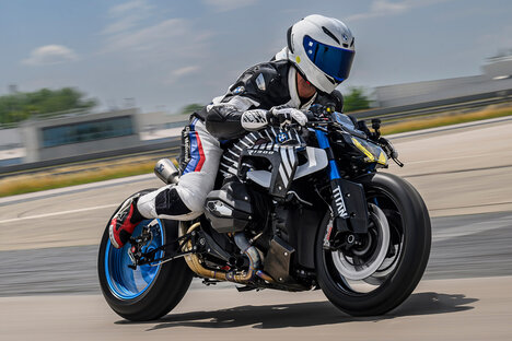 BMW R 1300 R Titan Motorcycle Concept BMW R 1300 R Titan Motorcycle Concept
