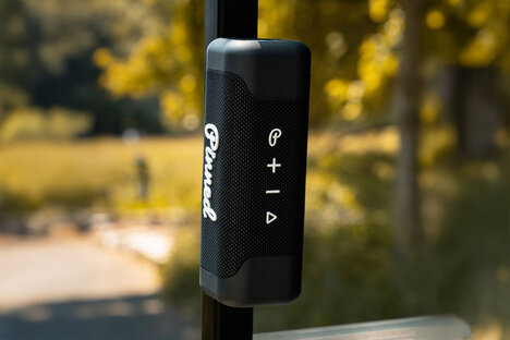 Pinned Golf Sound Stick Speaker Pinned Golf Sound Stick Speaker