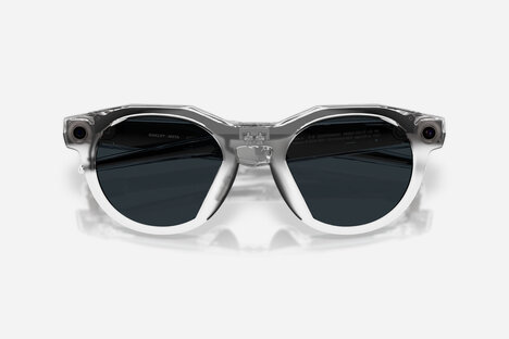 Oakley x Meta HSTN Transitions Smart Glasses