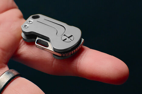 Small Carry Pinner Keychain Knife