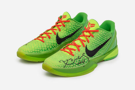 Game-Worn & Signed Nike Kobe VI Grinch Sneakers