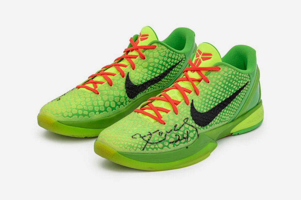 Game-Worn & Signed Nike Kobe VI Grinch Sneakers