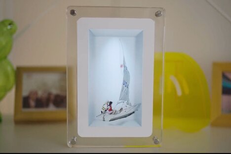 Musubi Holographic Photo Frame