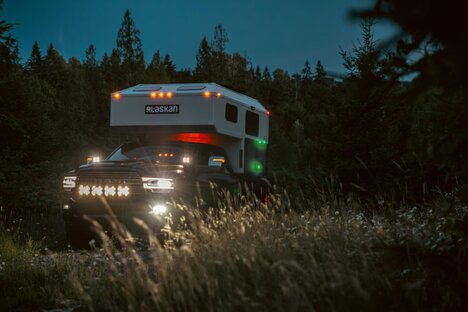 Alaskan HS 640 Composite Pickup Camper