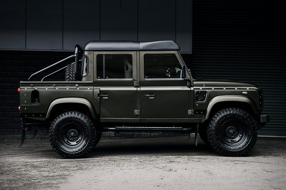 Avonturier telefoon werkzaamheid Kahn Land Rover Defender Double Cab Truck | Uncrate