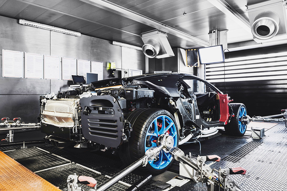 Process Bugatti Chiron Uncrate