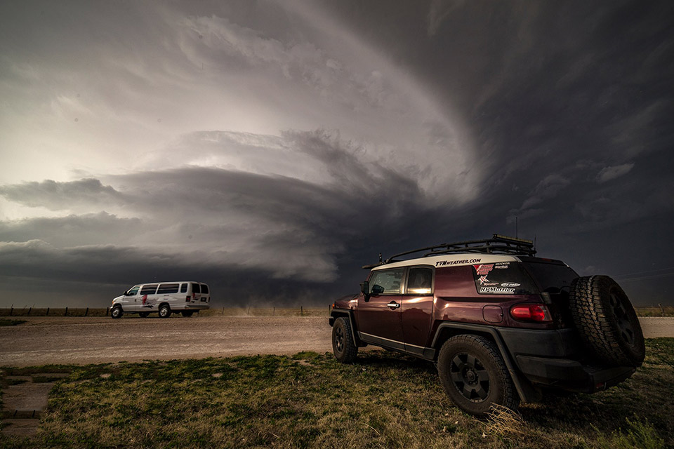 Extreme Tornado Tours Uncrate