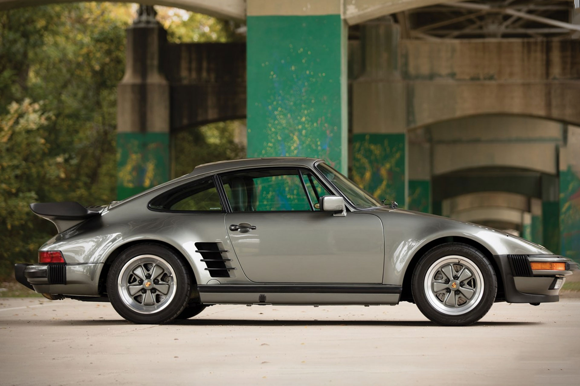 1988年型ポルシェ 911ターボフラットノーズ | Uncrate
