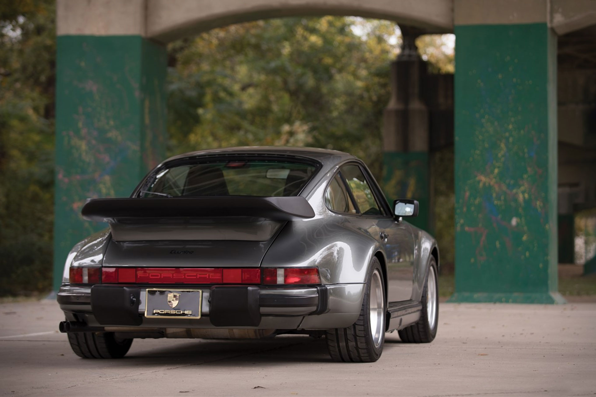 1988年型ポルシェ 911ターボフラットノーズ | Uncrate