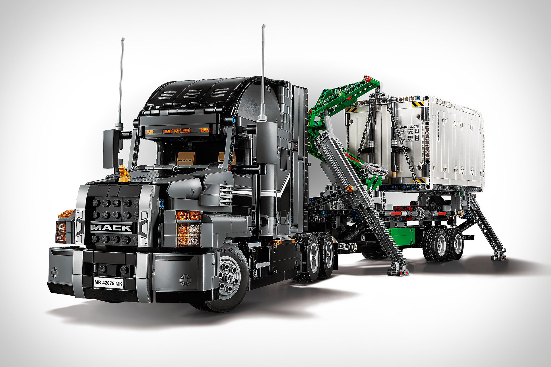 Lego Technic 2 in 1 Mack Truck Uncrate Lego Technic 2 in 1 Mack Truck Uncrate