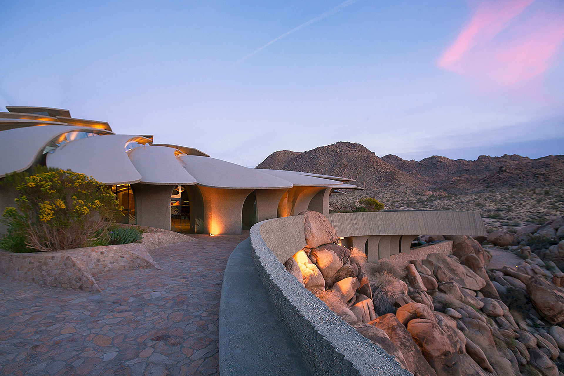 Уникальные дома. The High Desert House, США. Desert House Калифорния. Дом-броненосец the Desert House, Калифорния, США. The High Desert House, США Кендрик Бангс Келлог.