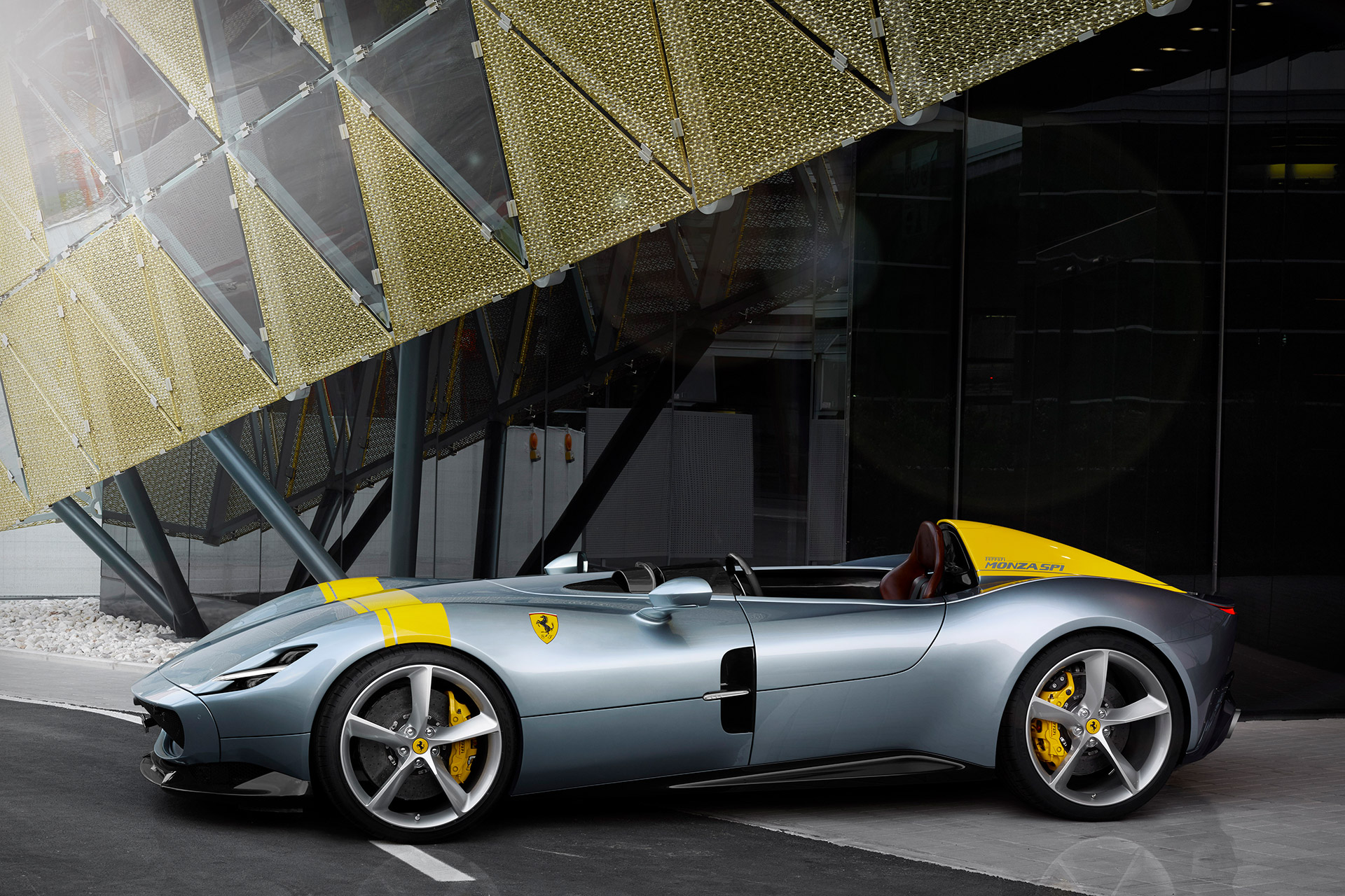 【オフィシャルカタログ】Ferrari SP1 Ferrari Monza SP1 & SP2 Sports Cars | Uncrate