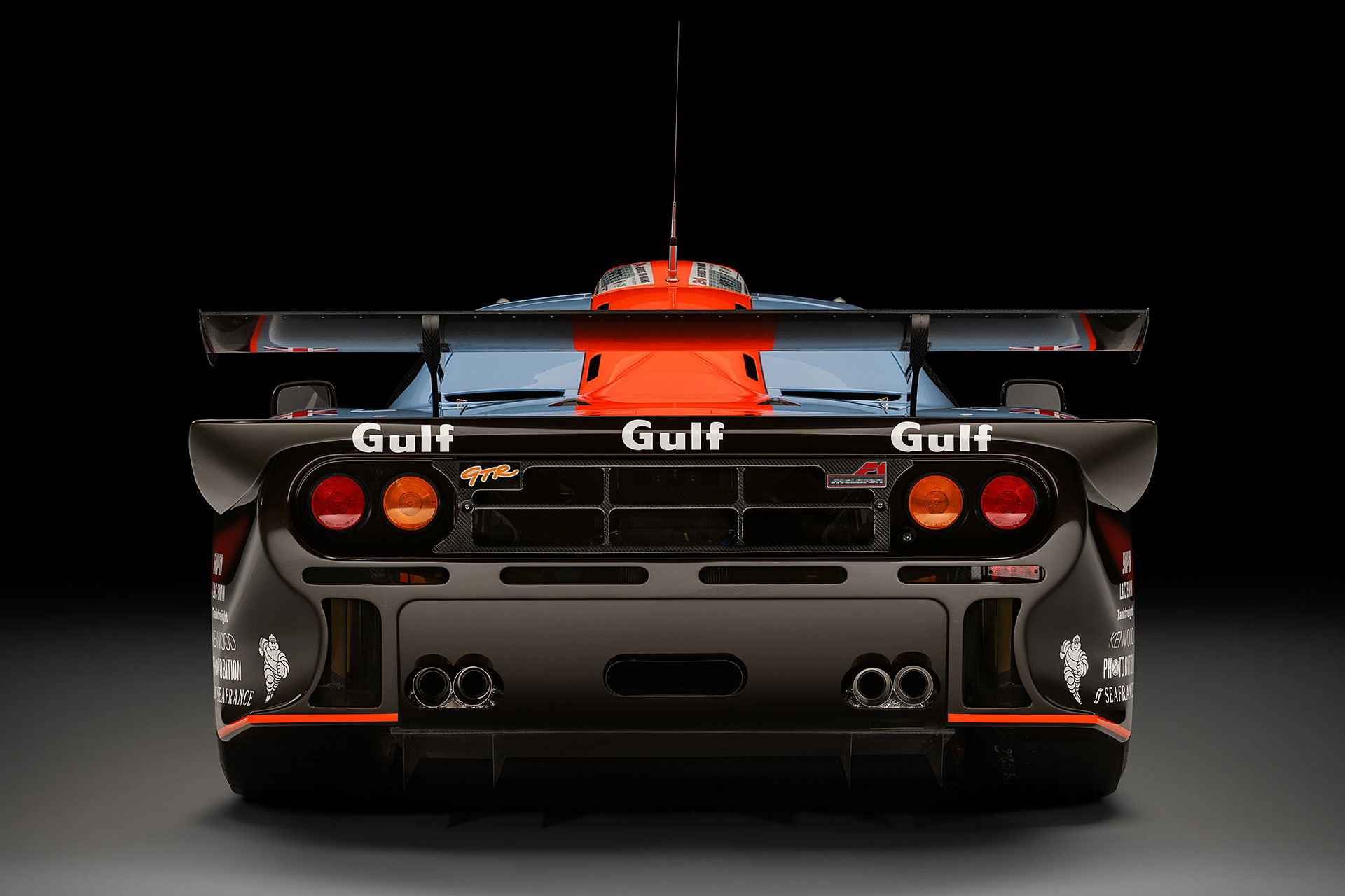 Exル・マン マクラーレン F1 GTR リストレーション | Uncrate