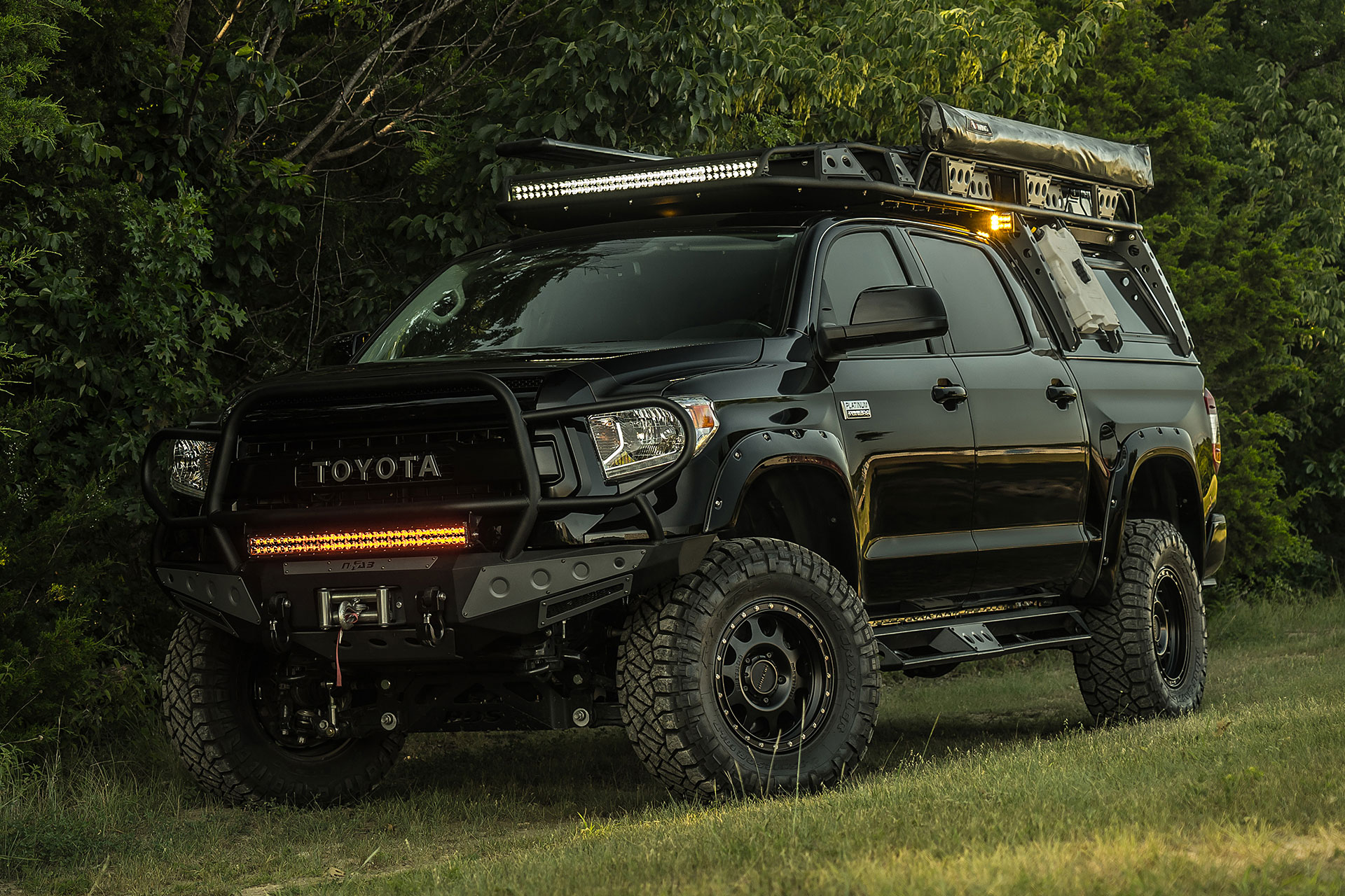 Toyota x Кевин Костнер Tundra Adventure Truck
