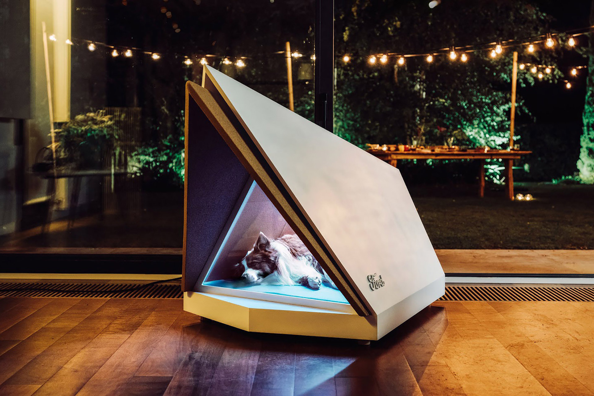 Ford Noise-Cancelling Kennel | Uncrate