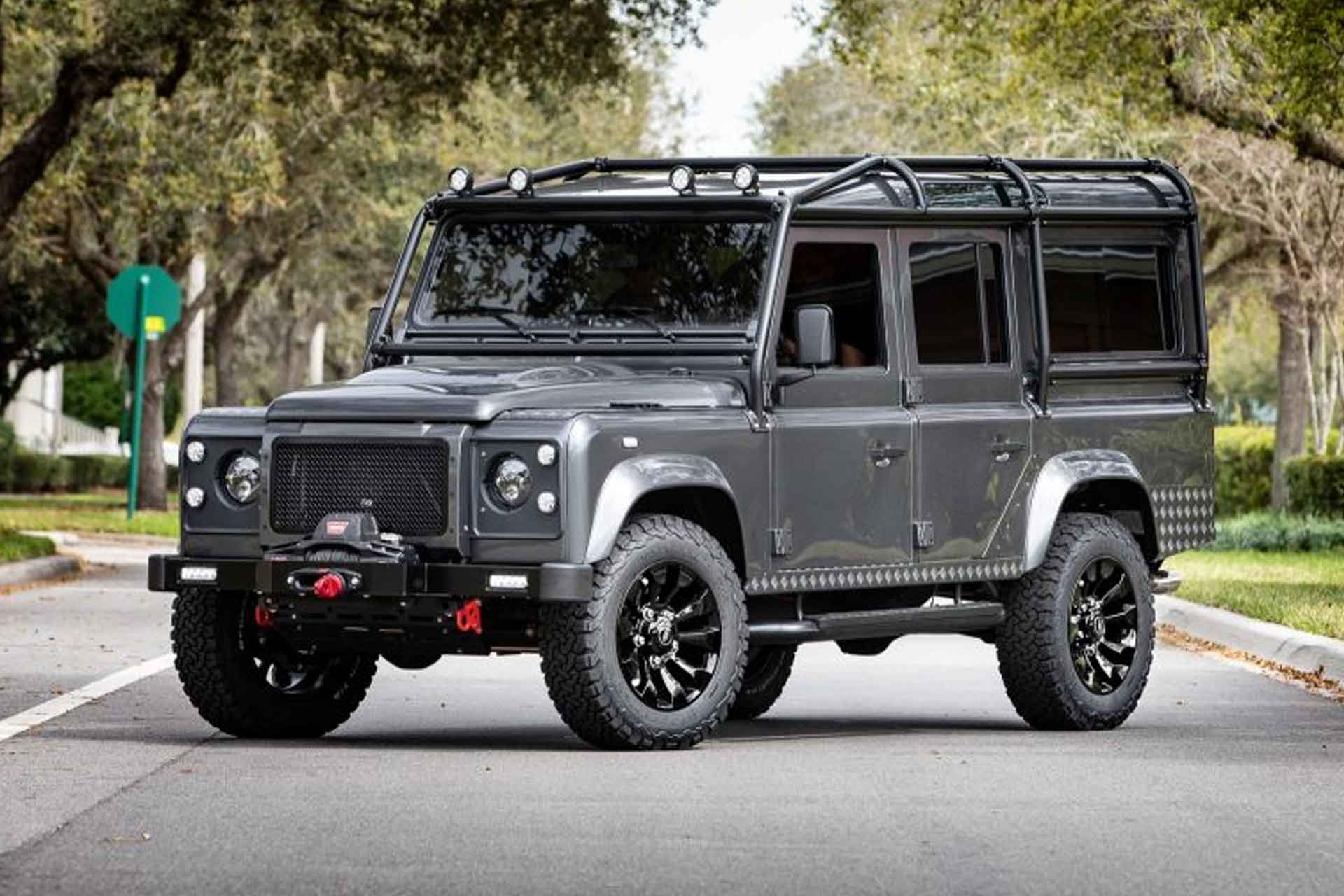 Электрический внедорожник Land Rover Defender с электроприводом ECD